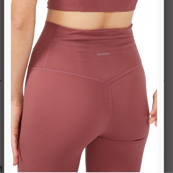 Manduka Essence Leggings in Clay XS - Picture 5 of 8